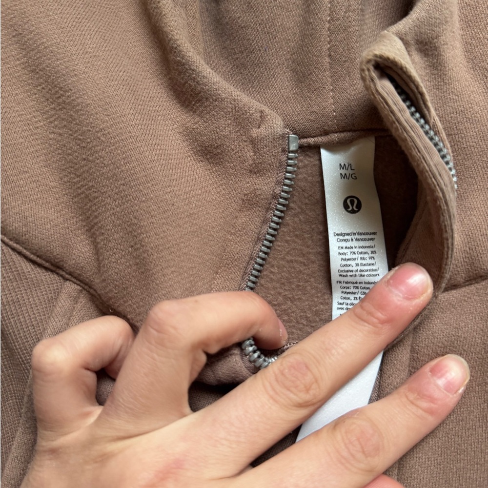 Medium large Lululemon scuba - Picture 2 of 3